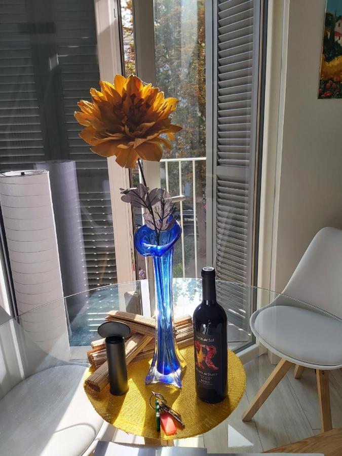 To Be In Appartement *