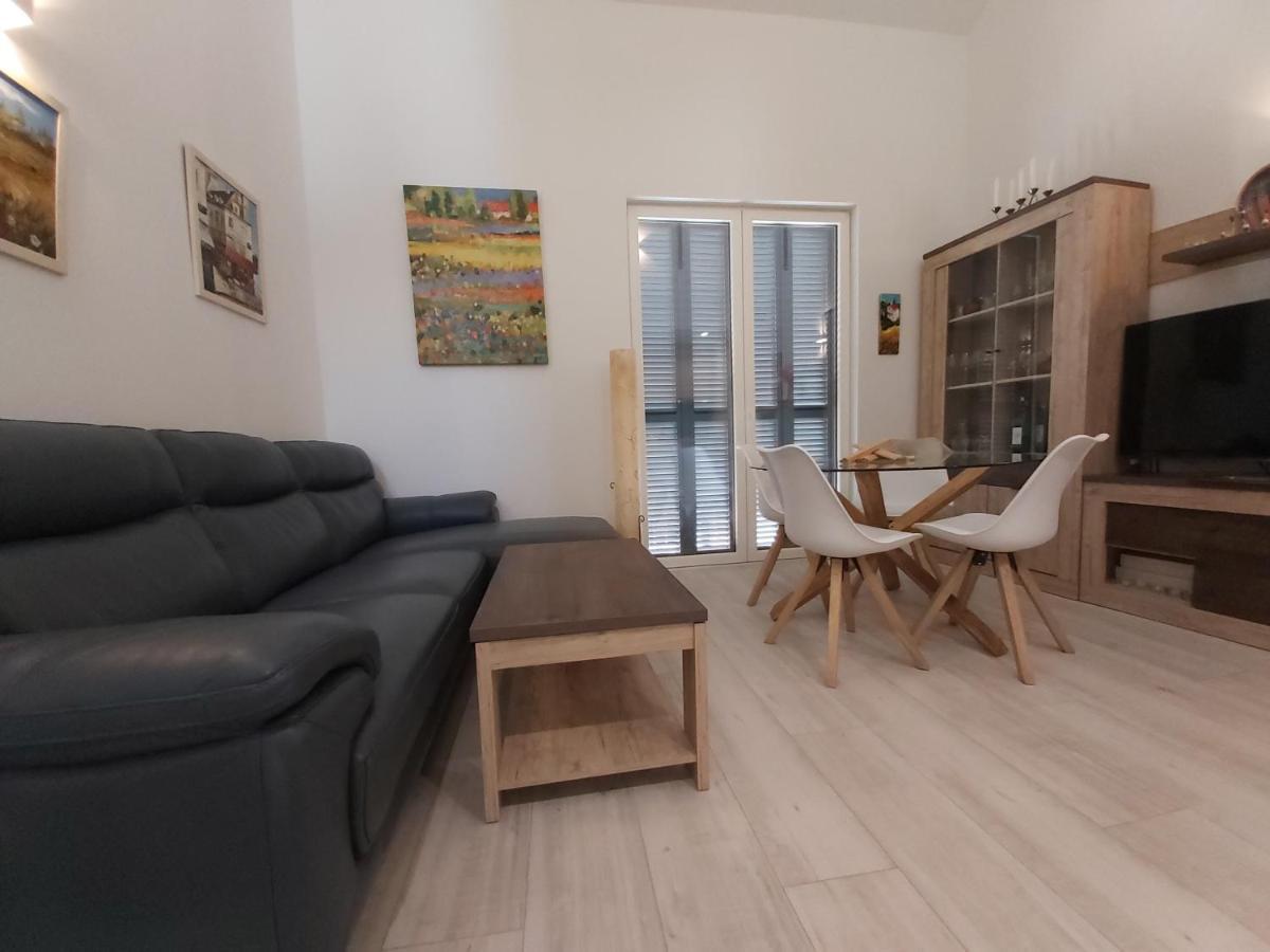 To Be In Apartament